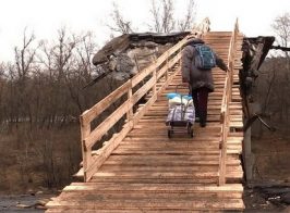 Жители Станицы требуют разрушить восстановленный мост