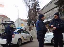 Вооруженные люди захватили киевский отель и прогнали полицию. Силовики бездействуют