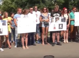 Фашизм в столице ЛНР: Студенты разрывали луганских журналистов