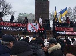 Протесты в центре Киева. Перекрыты 3 станции метро (прямая трансляция)