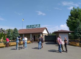 Межигорье закрыто для посетителей. Люди Януковича готовят рейдерский захват