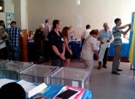 Выборы в Чернигове: 17 женщин и начальник ОБНОН против журналистов