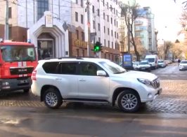 Нардеп «Юзик» возле сгоревшего в Одессе здания заблокировал проезд для пожарной машины
