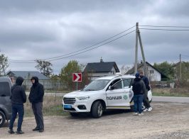 Під Києвом поліція обшукала журналістів, які проводять розслідування про незаконний видобуток піску